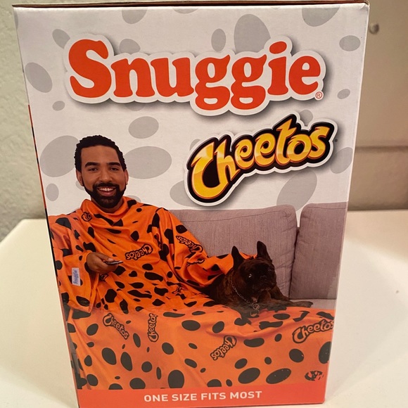 NEW Cheetos Snuggie Wearable Blanket with Sleeves Soft Throw Fleece Cheeto Spots - Picture 6 of 11